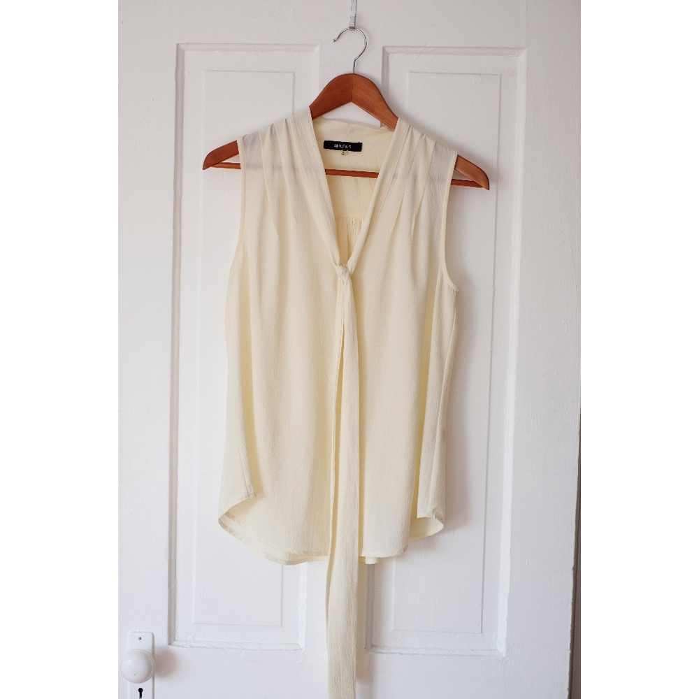 41Hawthorn Cream Sleeveless Blouse Size Small